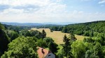 Predám dom s veľkým pozemkom s potokom.