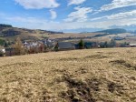 Slnečný pozemok s panoramatickými výhľadmi v Dolnom Hričove - Peklina